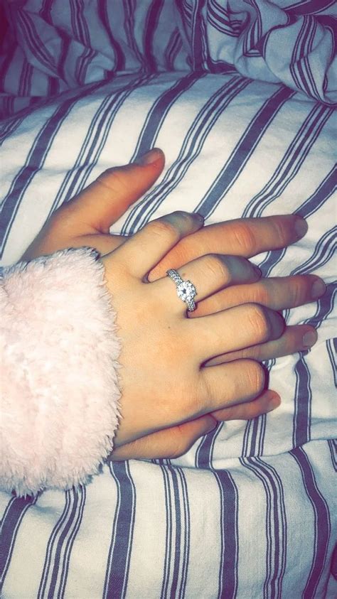 bf and gf hand pic